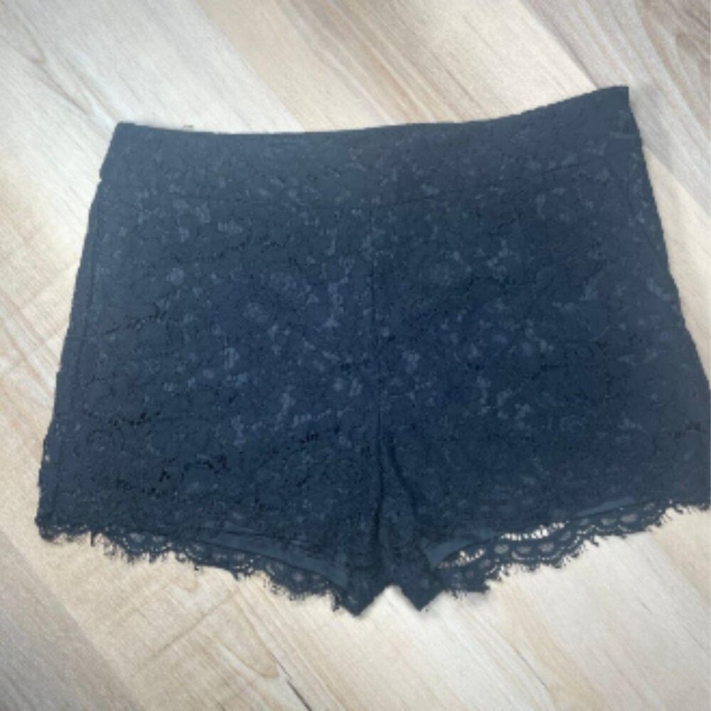 Express Black Lace Shorts Size 4 Floral Lace Lined Pockets Dressy